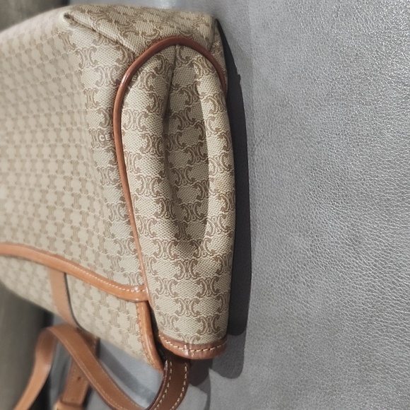 ๐ฏ๐ฅ๐ AUTHENTIC CELINE MACADAM CROSSBODY WITH ADJUSTABLE STRAP 8x10x4 - Picture 6 of 11